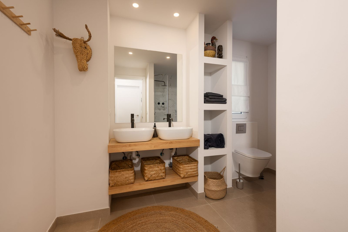 Se vende Apartamento Planta Media de 3 dormitorios en Costa Del Sol, Málaga, España