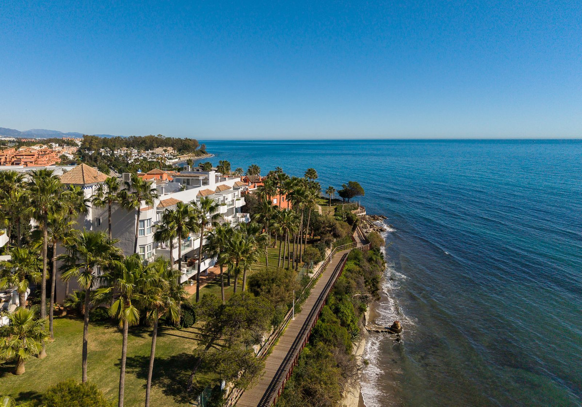 Se vende Apartamento Planta Media de 3 dormitorios en Costa Del Sol, Málaga, España