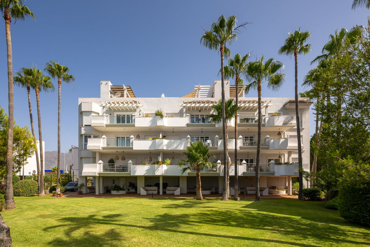 Se vende Apartamento Planta Media de 3 dormitorios en Costa Del Sol, Málaga, España