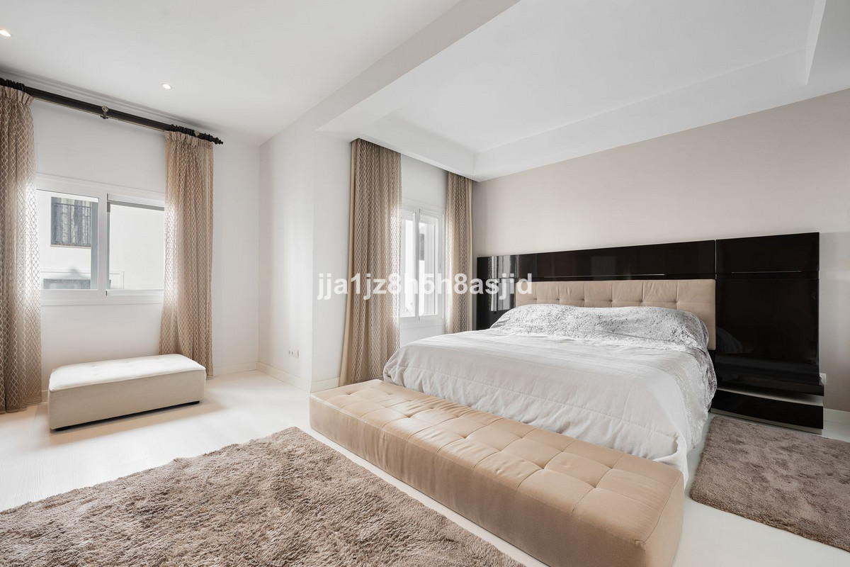 2 Bed Apartment for sale in Puerto Banús Costa Del Sol, Málaga, Spain