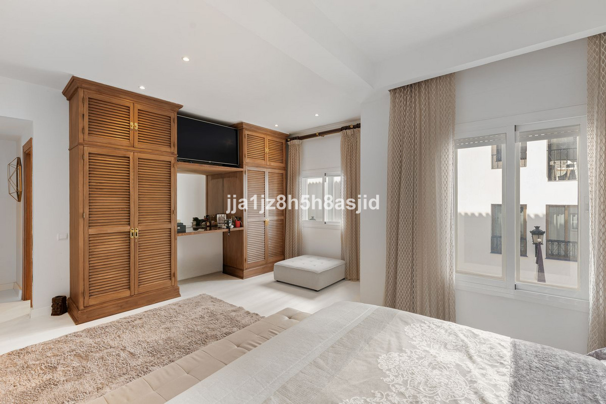 2 Bed Apartment for sale in Puerto Banús Costa Del Sol, Málaga, Spain
