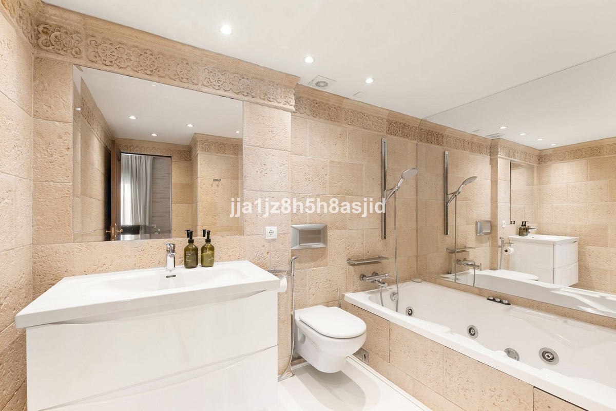 2 Bed Apartment for sale in Puerto Banús Costa Del Sol, Málaga, Spain