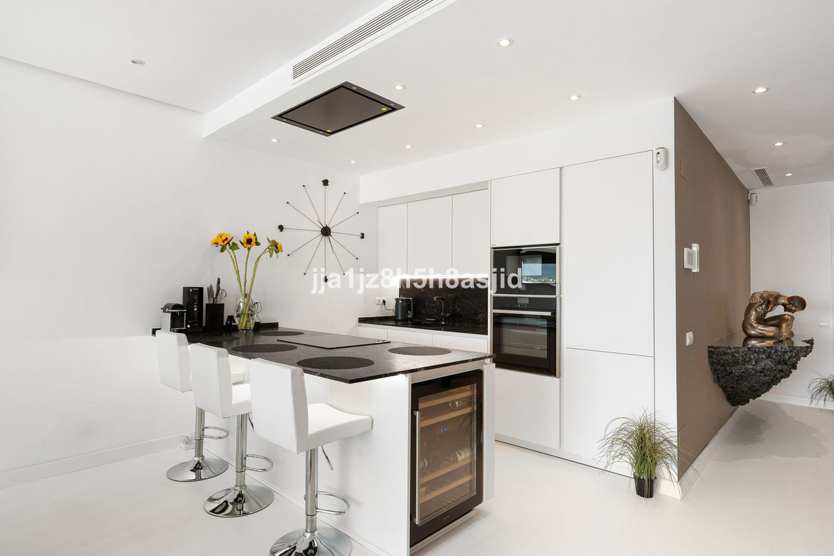 2 Bed Apartment for sale in Puerto Banús Costa Del Sol, Málaga, Spain