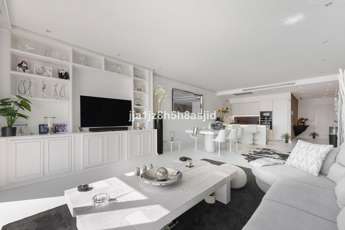 2 Bed Apartment for sale in Puerto Banús Costa Del Sol, Málaga, Spain