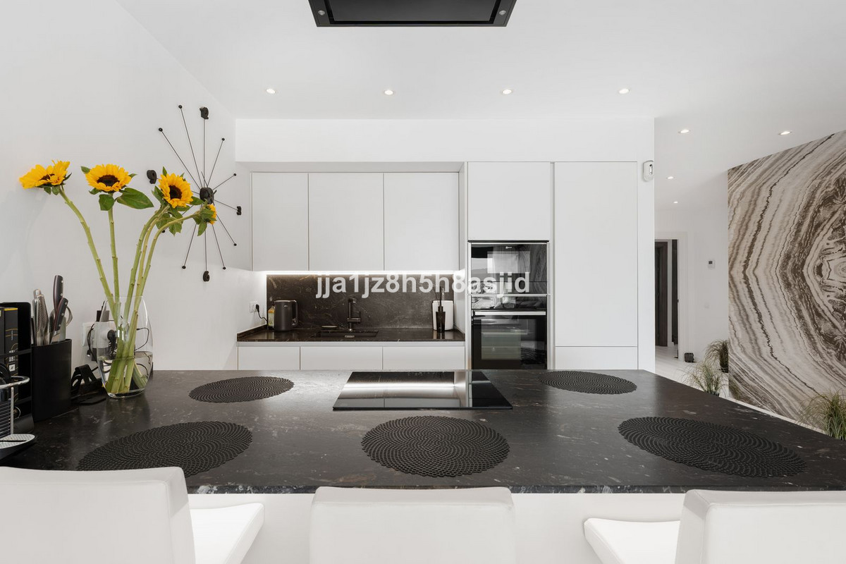 2 Bed Apartment for sale in Puerto Banús Costa Del Sol, Málaga, Spain