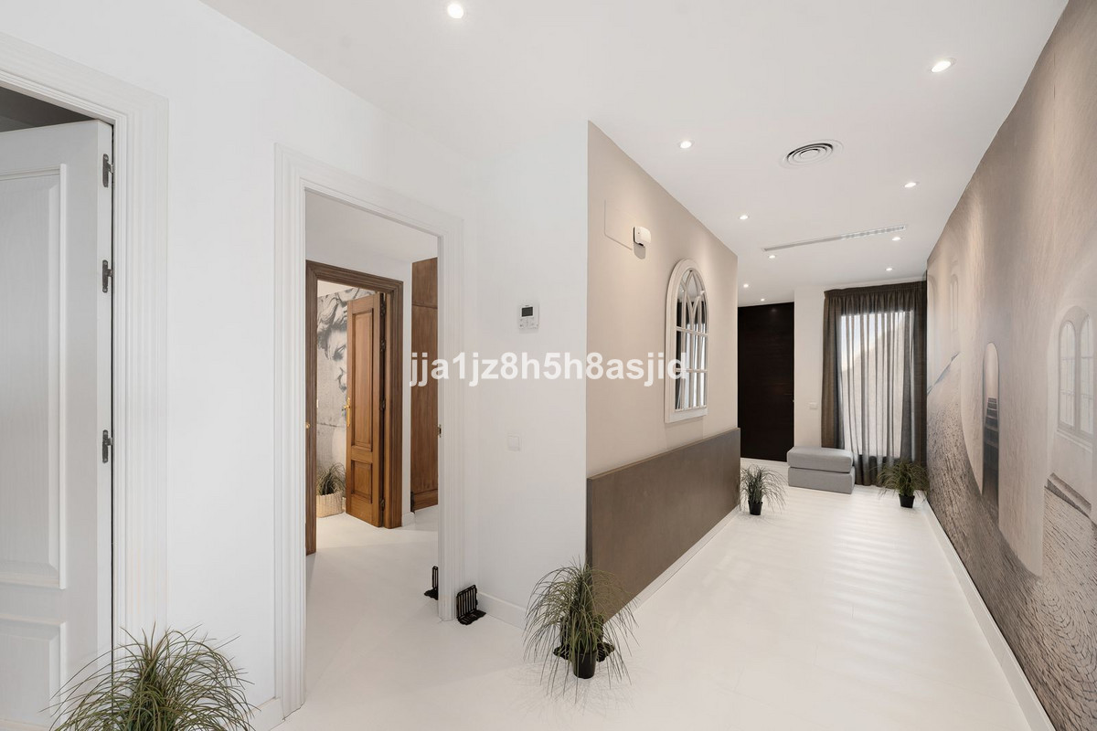 2 Bed Apartment for sale in Puerto Banús Costa Del Sol, Málaga, Spain