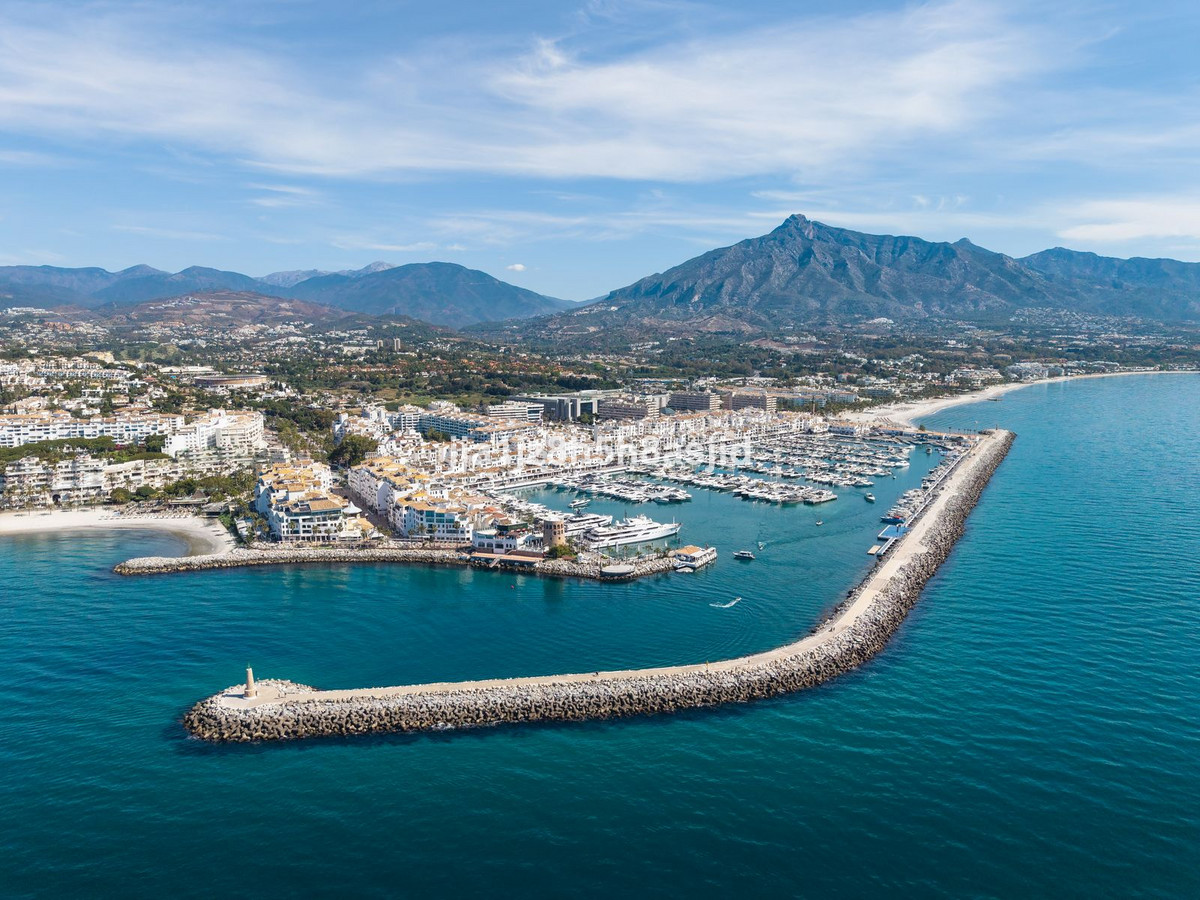 2 Bed Apartment for sale in Puerto Banús Costa Del Sol, Málaga, Spain