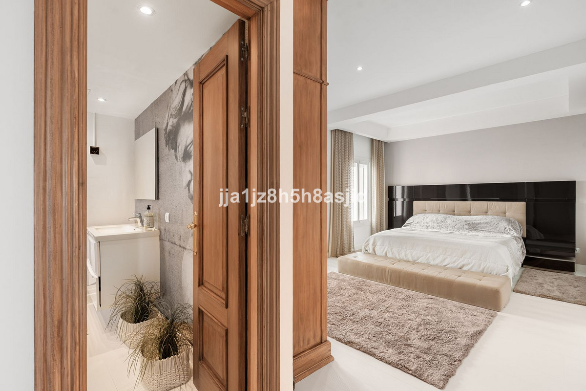 2 Bed Apartment for sale in Puerto Banús Costa Del Sol, Málaga, Spain
