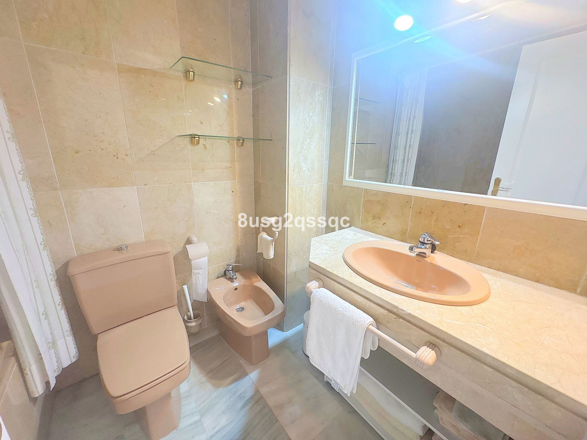 Se vende Apartamento Planta Baja de 3 dormitorios en Costa Del Sol, Málaga, España