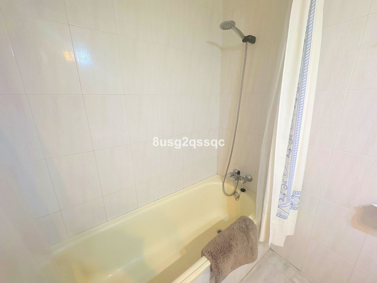 Se vende Apartamento Planta Baja de 3 dormitorios en Costa Del Sol, Málaga, España