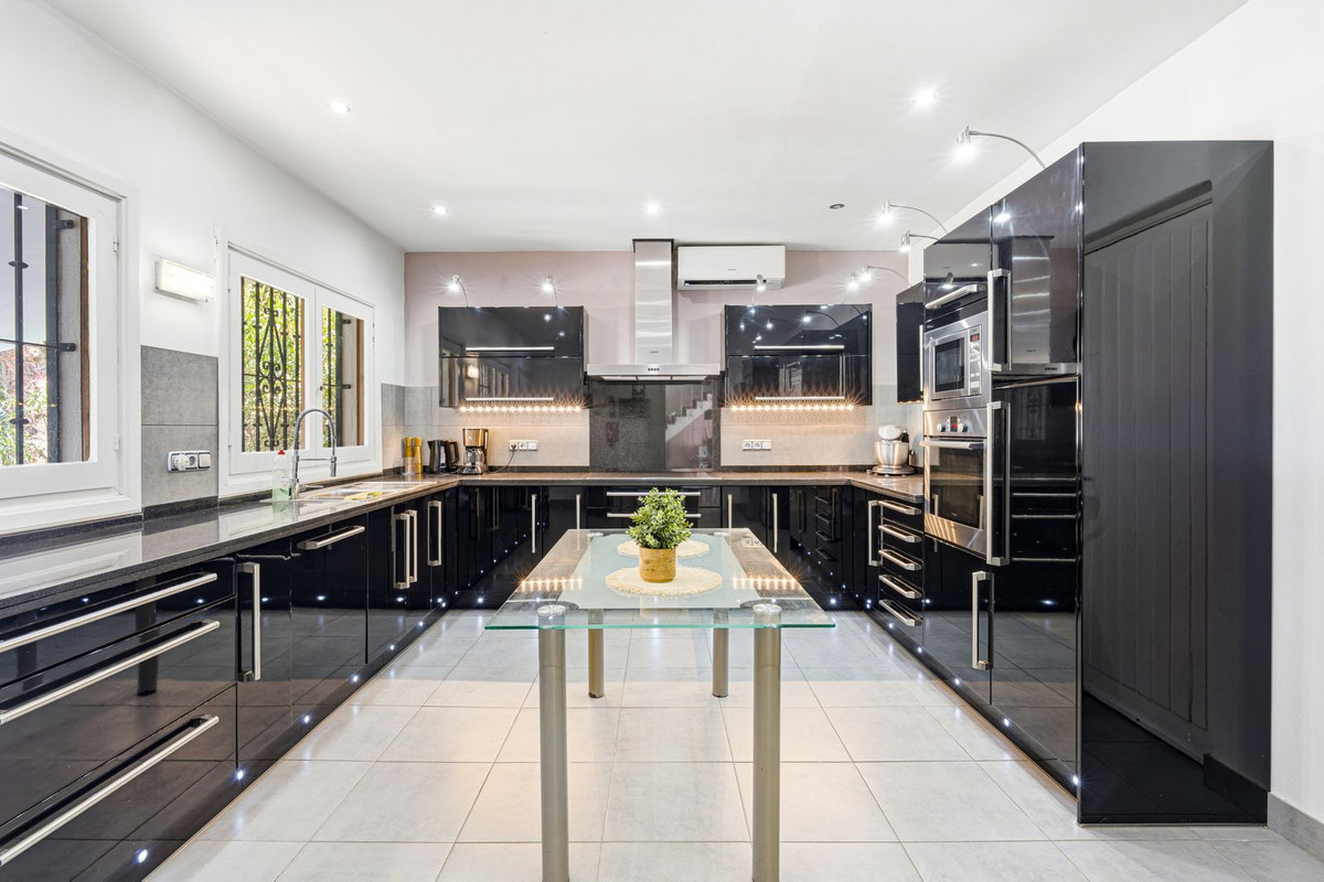 Se vende Villa - Chalet de 7 dormitorios en Costa Del Sol, Málaga, España