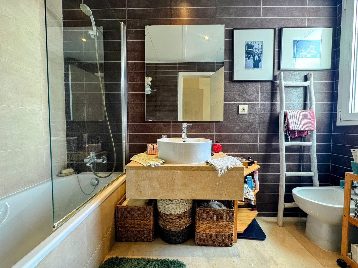 2 Bed Apartment for sale in Estepona Costa Del Sol, Málaga, Spain