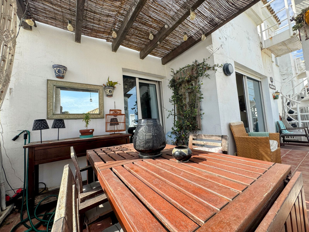 2 Bed Apartment for sale in Estepona Costa Del Sol, Málaga, Spain