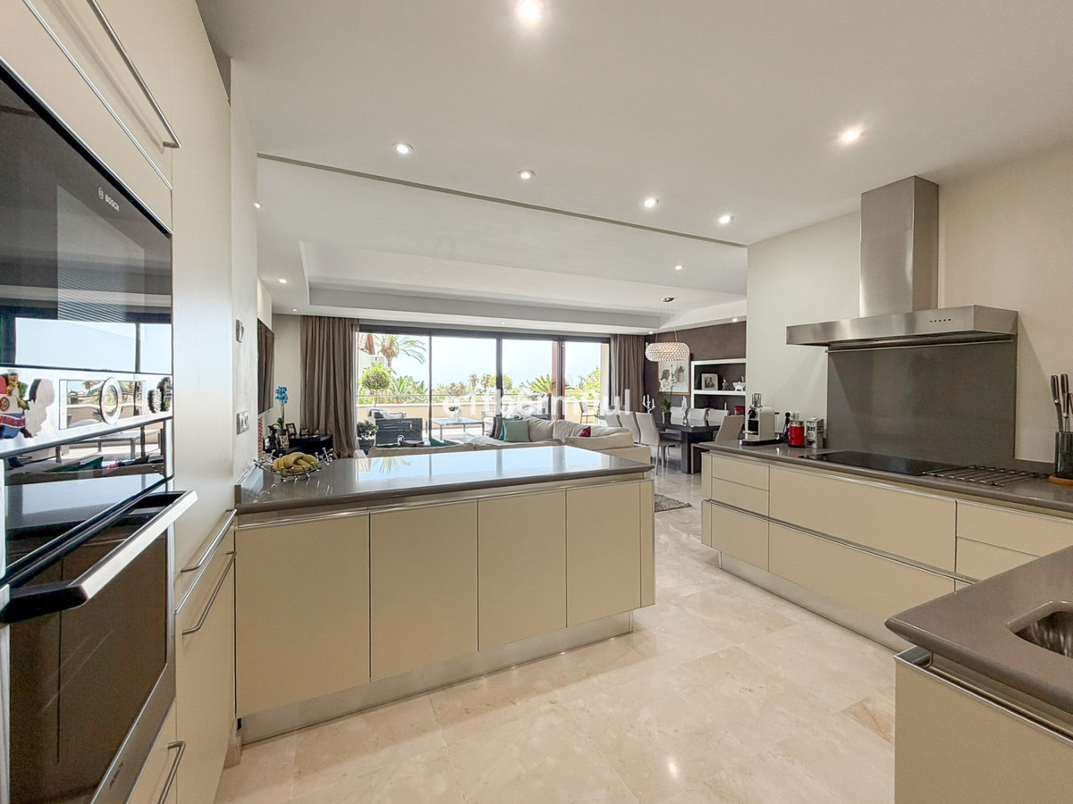 3 Bed Apartment for sale in The Golden Mile Costa Del Sol, Málaga, Spain
