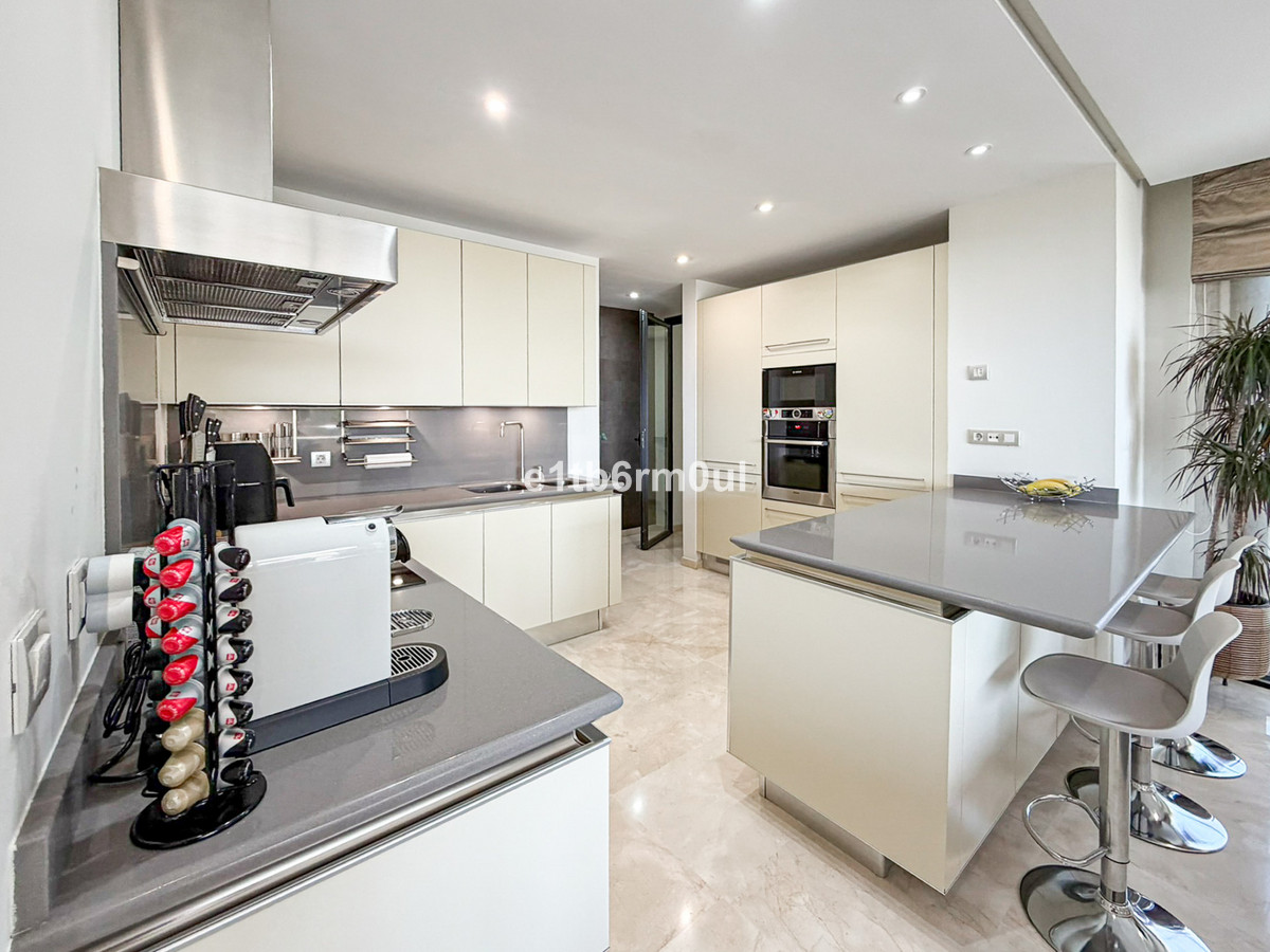 3 Bed Apartment for sale in The Golden Mile Costa Del Sol, Málaga, Spain