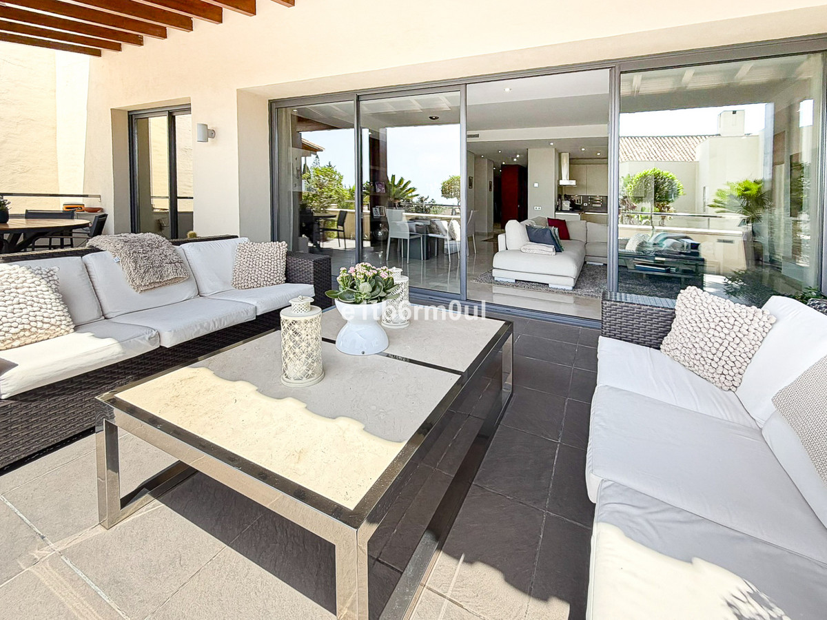 3 Bed Apartment for sale in The Golden Mile Costa Del Sol, Málaga, Spain