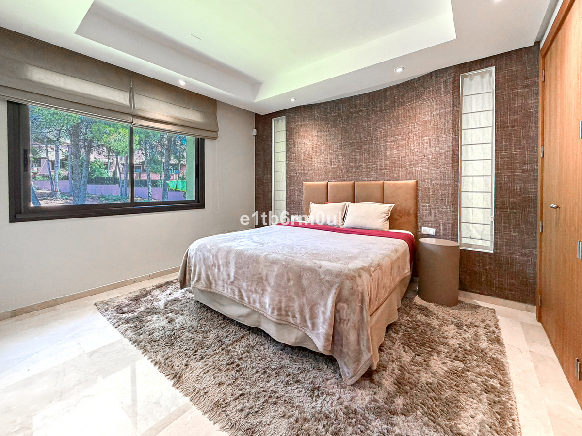 3 Bed Apartment for sale in The Golden Mile Costa Del Sol, Málaga, Spain