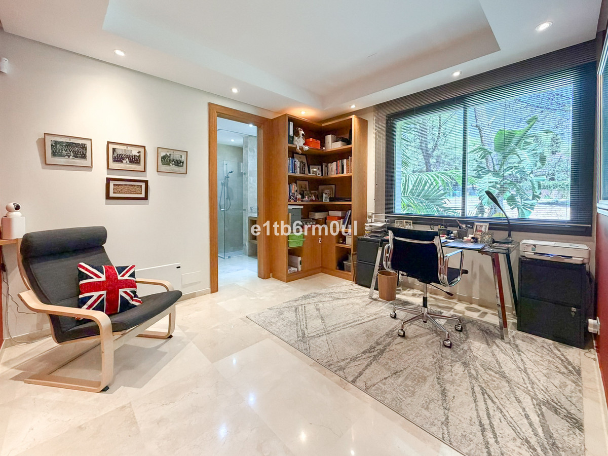 3 Bed Apartment for sale in The Golden Mile Costa Del Sol, Málaga, Spain