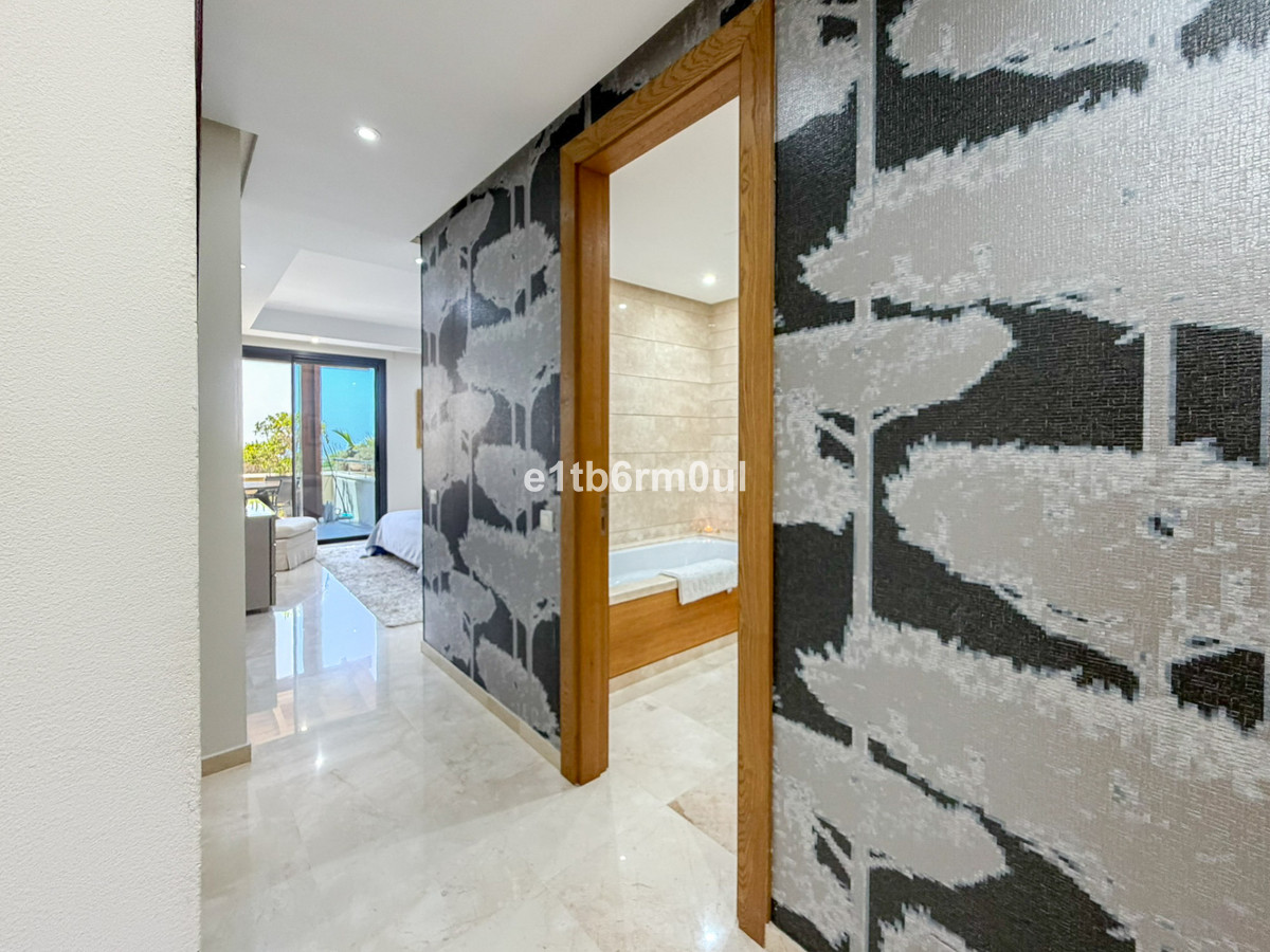 3 Bed Apartment for sale in The Golden Mile Costa Del Sol, Málaga, Spain