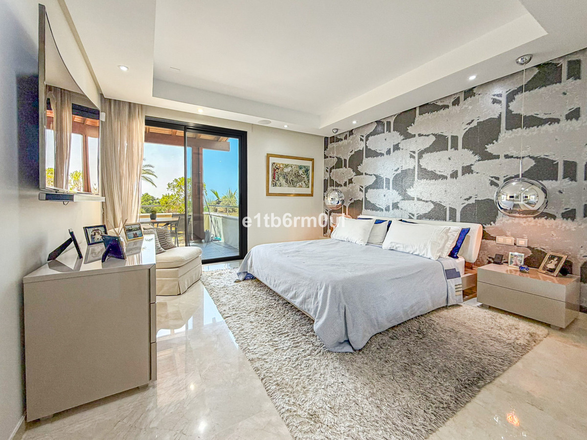3 Bed Apartment for sale in The Golden Mile Costa Del Sol, Málaga, Spain