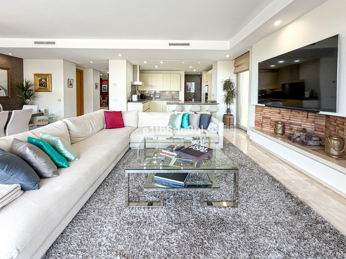 3 Bed Apartment for sale in The Golden Mile Costa Del Sol, Málaga, Spain