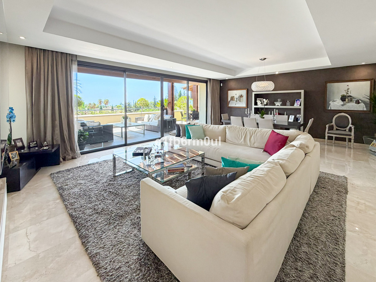 3 Bed Apartment for sale in The Golden Mile Costa Del Sol, Málaga, Spain