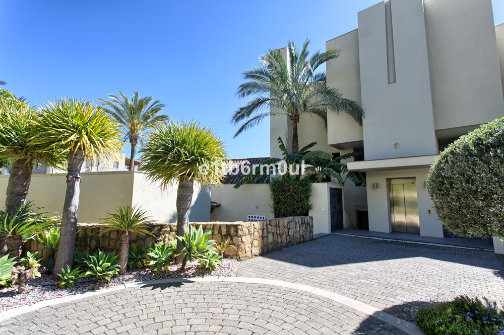 3 Bed Apartment for sale in The Golden Mile Costa Del Sol, Málaga, Spain