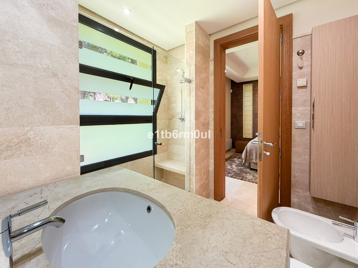 3 Bed Apartment for sale in The Golden Mile Costa Del Sol, Málaga, Spain