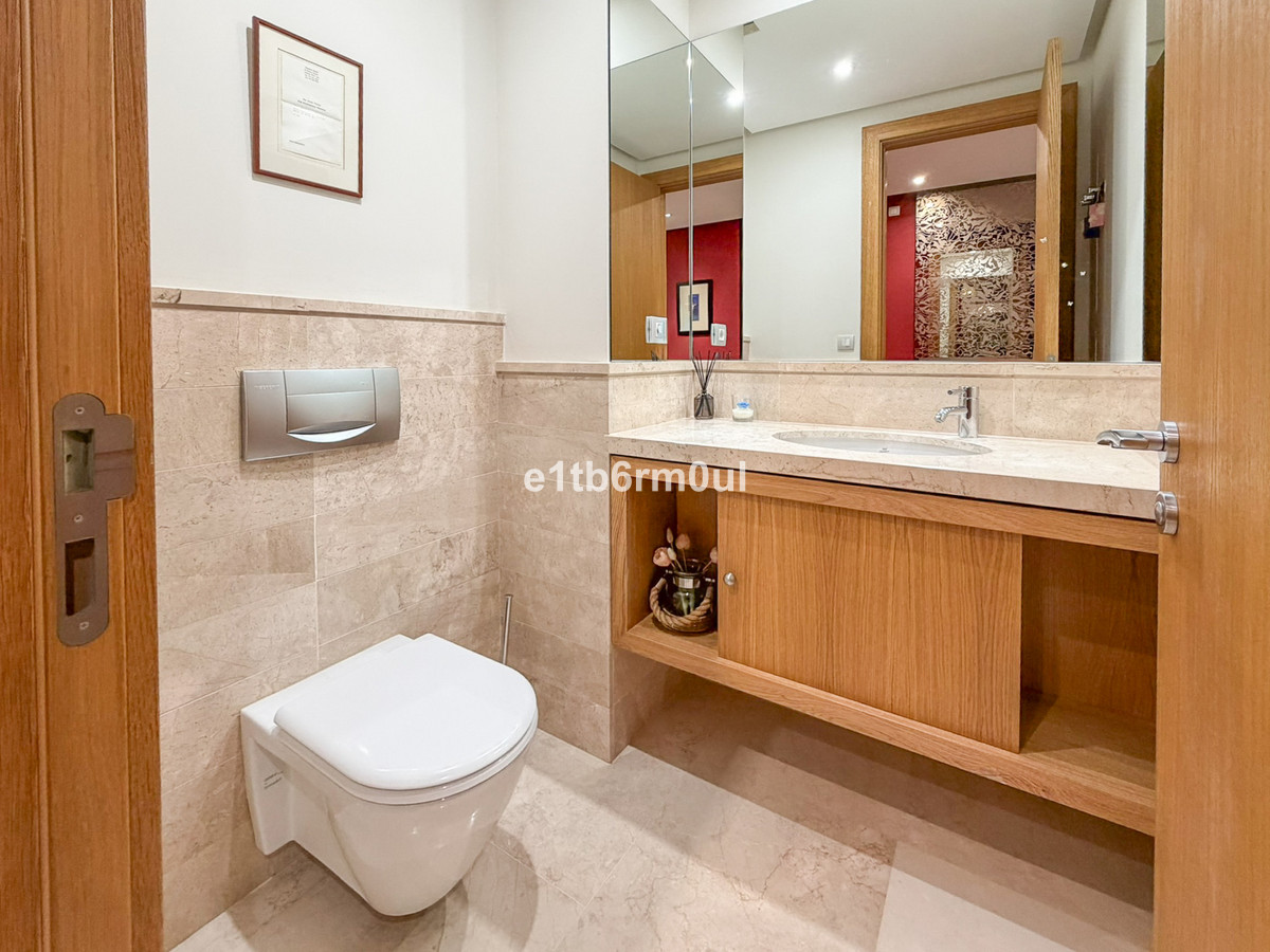 3 Bed Apartment for sale in The Golden Mile Costa Del Sol, Málaga, Spain