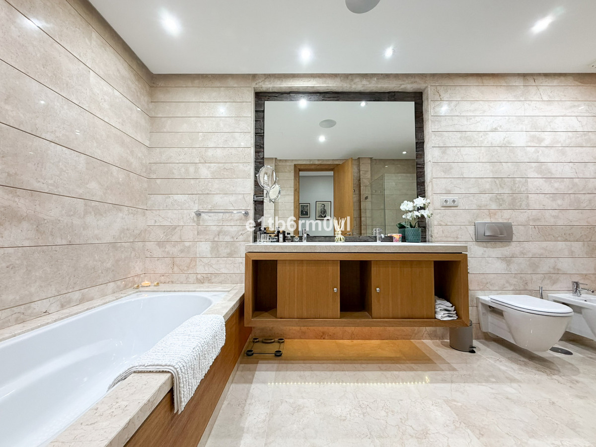 3 Bed Apartment for sale in The Golden Mile Costa Del Sol, Málaga, Spain