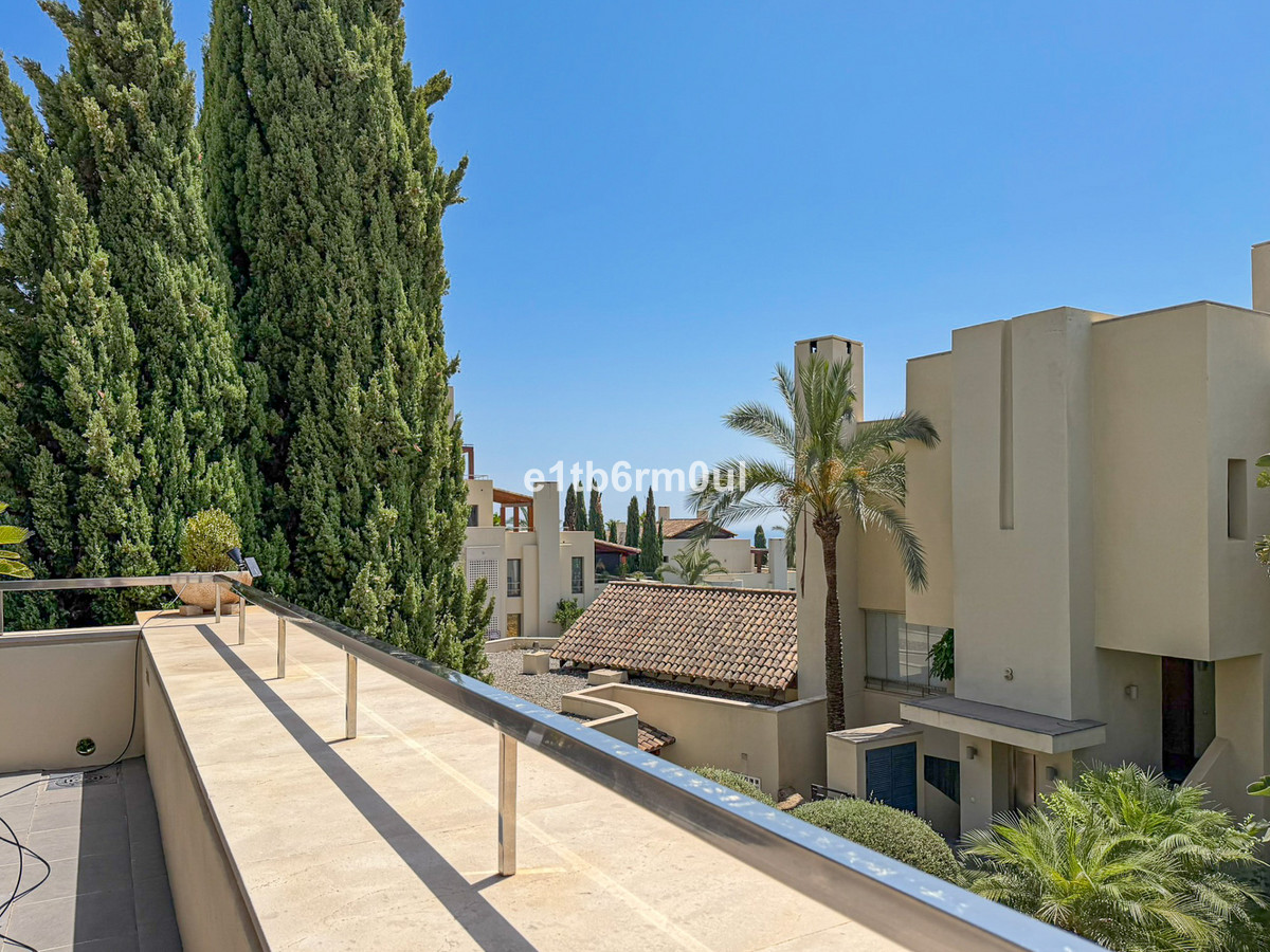 3 Bed Apartment for sale in The Golden Mile Costa Del Sol, Málaga, Spain