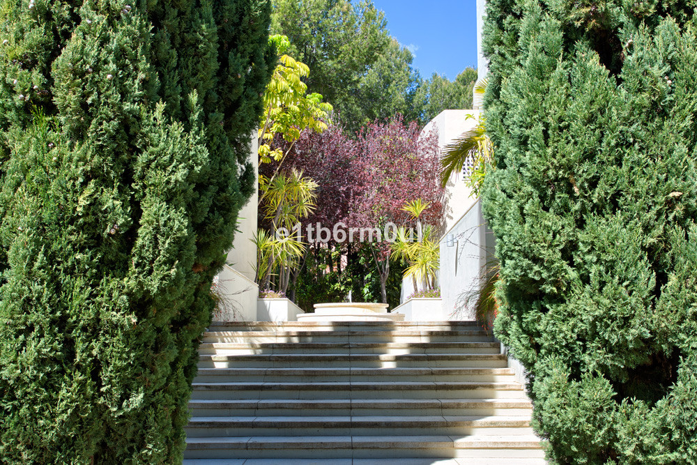 3 Bed Apartment for sale in The Golden Mile Costa Del Sol, Málaga, Spain