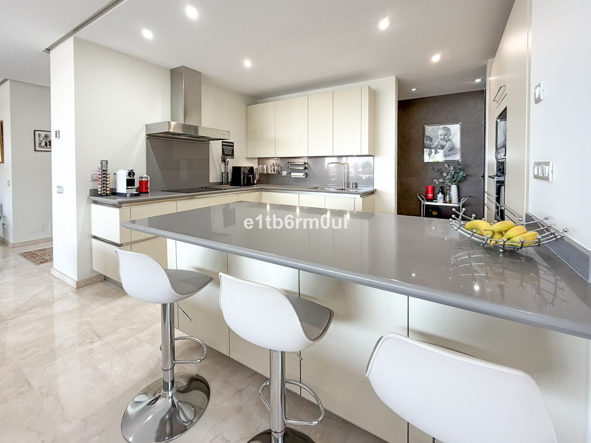 3 Bed Apartment for sale in The Golden Mile Costa Del Sol, Málaga, Spain