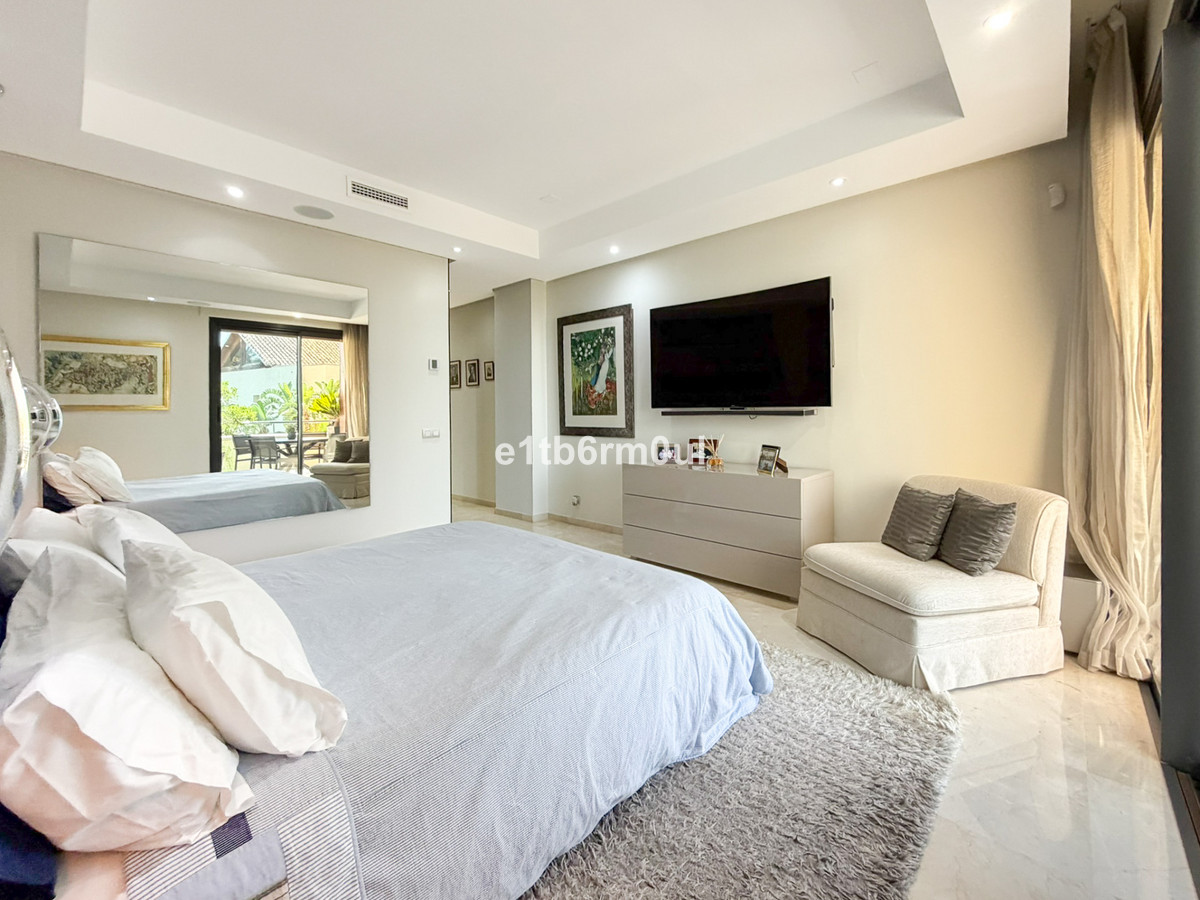 3 Bed Apartment for sale in The Golden Mile Costa Del Sol, Málaga, Spain