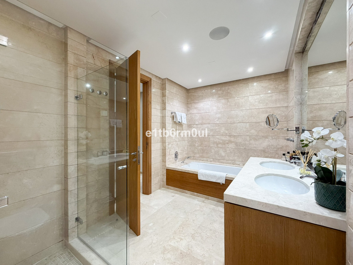 3 Bed Apartment for sale in The Golden Mile Costa Del Sol, Málaga, Spain