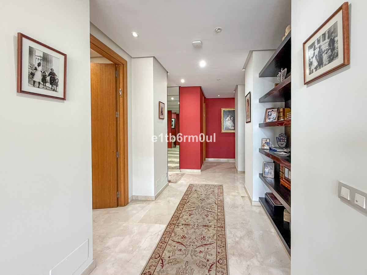 3 Bed Apartment for sale in The Golden Mile Costa Del Sol, Málaga, Spain