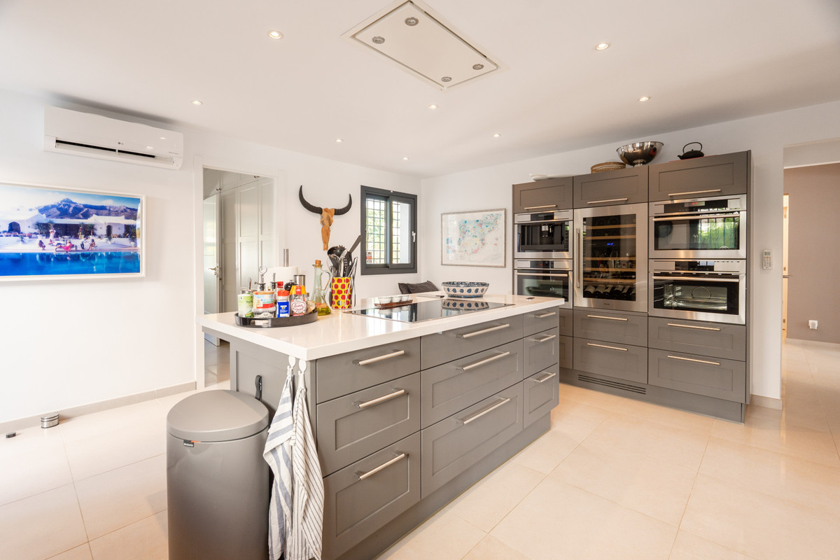 Se vende Villa - Chalet de 5 dormitorios en Costa Del Sol, Málaga, España