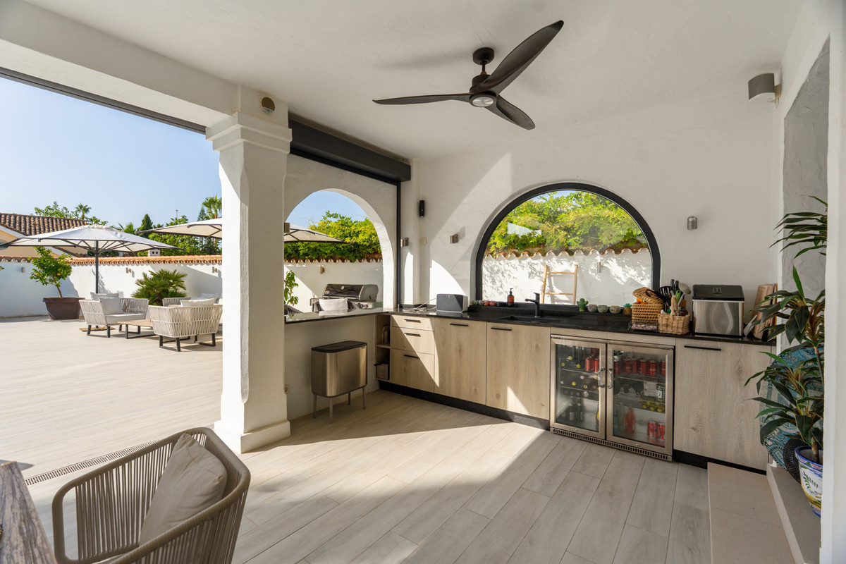 Se vende Villa - Chalet de 5 dormitorios en Costa Del Sol, Málaga, España