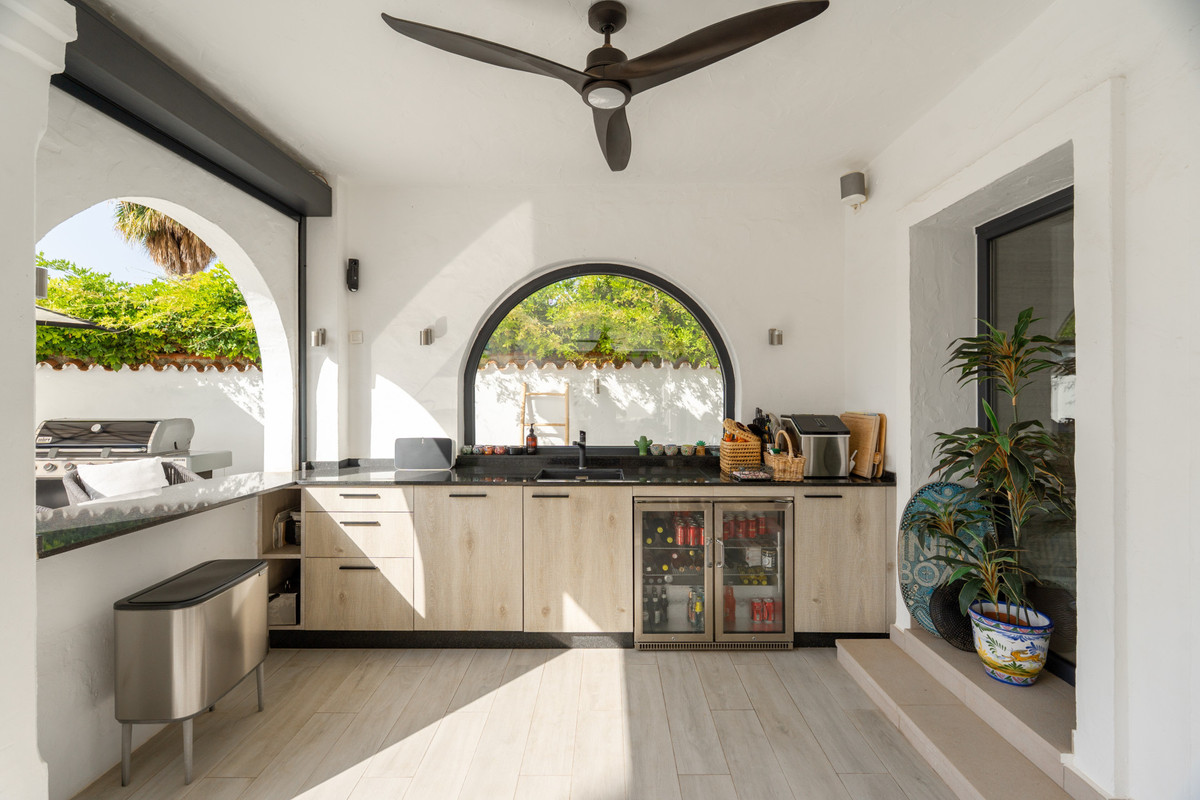 Se vende Villa - Chalet de 5 dormitorios en Costa Del Sol, Málaga, España