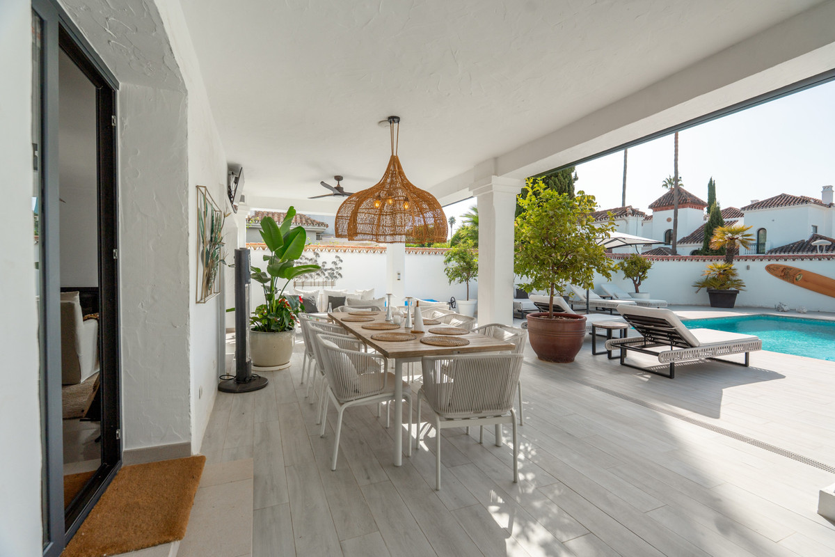 Se vende Villa - Chalet de 5 dormitorios en Costa Del Sol, Málaga, España