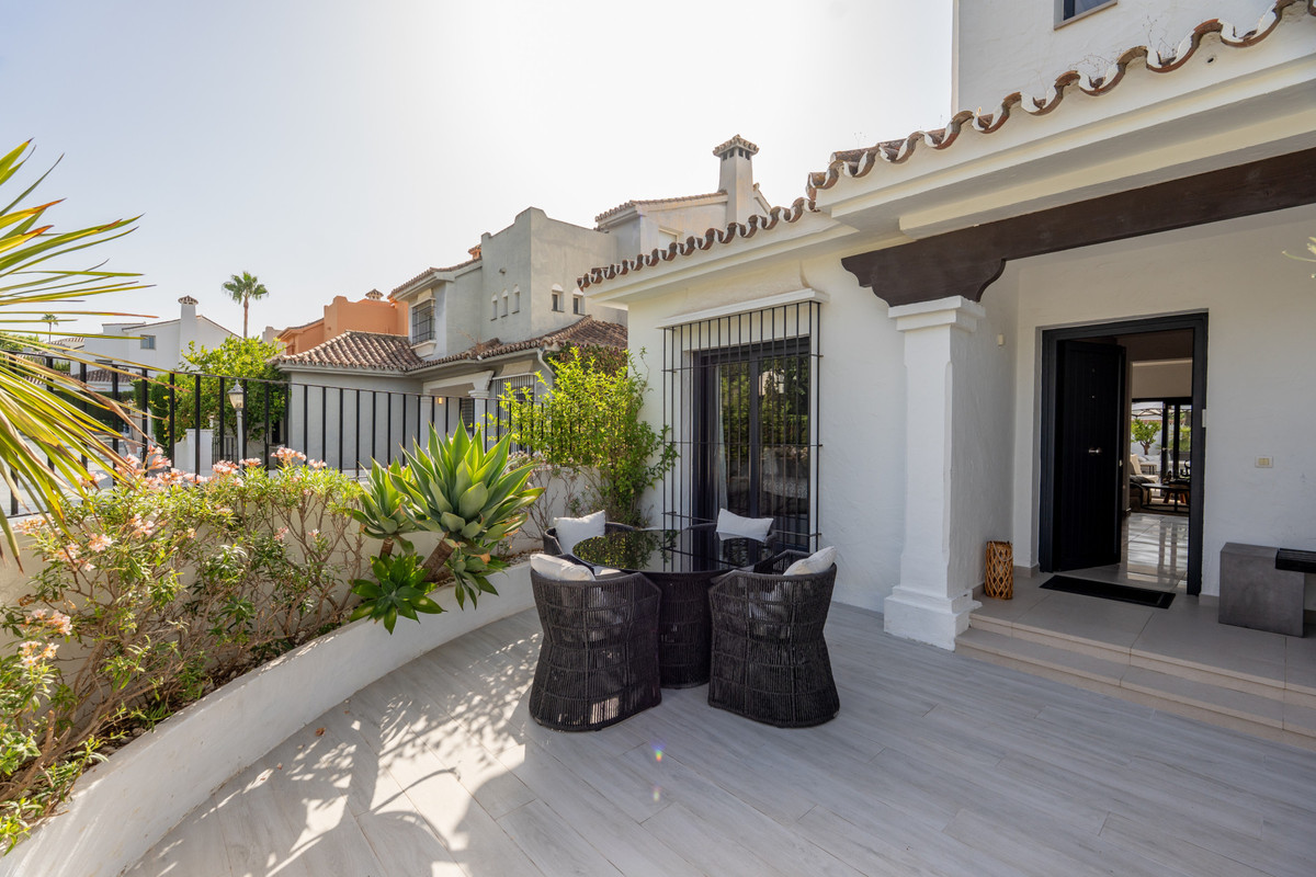 Se vende Villa - Chalet de 5 dormitorios en Costa Del Sol, Málaga, España