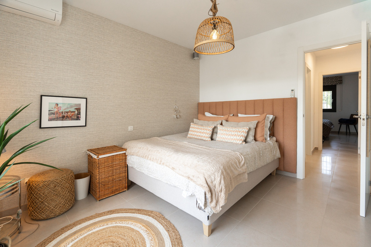 Se vende Villa - Chalet de 5 dormitorios en Costa Del Sol, Málaga, España