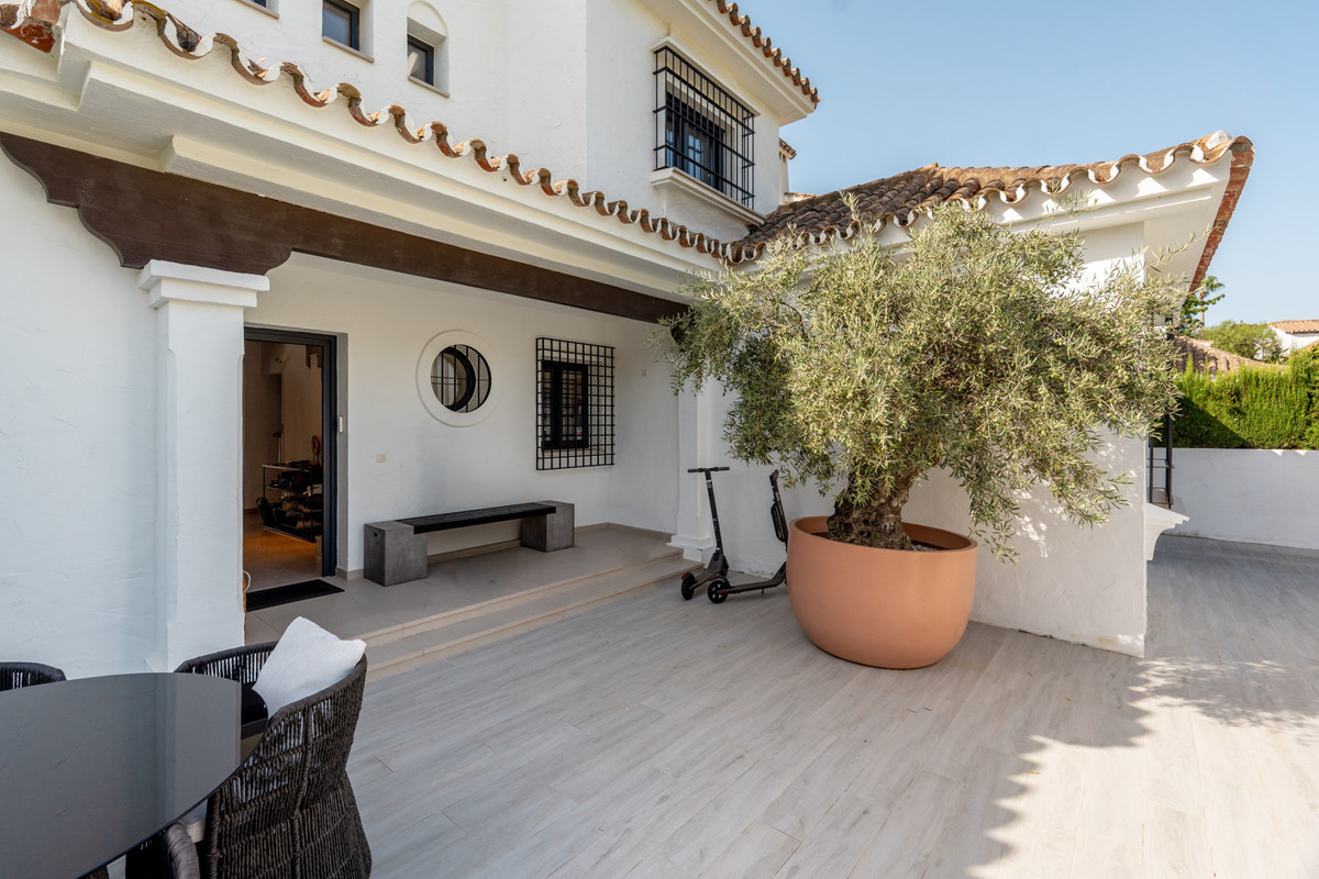 Se vende Villa - Chalet de 5 dormitorios en Costa Del Sol, Málaga, España
