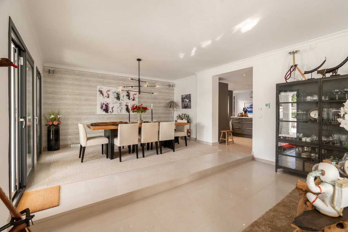 Se vende Villa - Chalet de 5 dormitorios en Costa Del Sol, Málaga, España