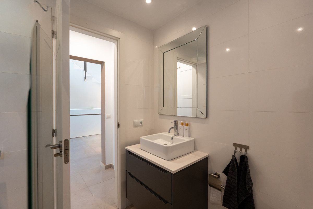 Se vende Villa - Chalet de 5 dormitorios en Costa Del Sol, Málaga, España