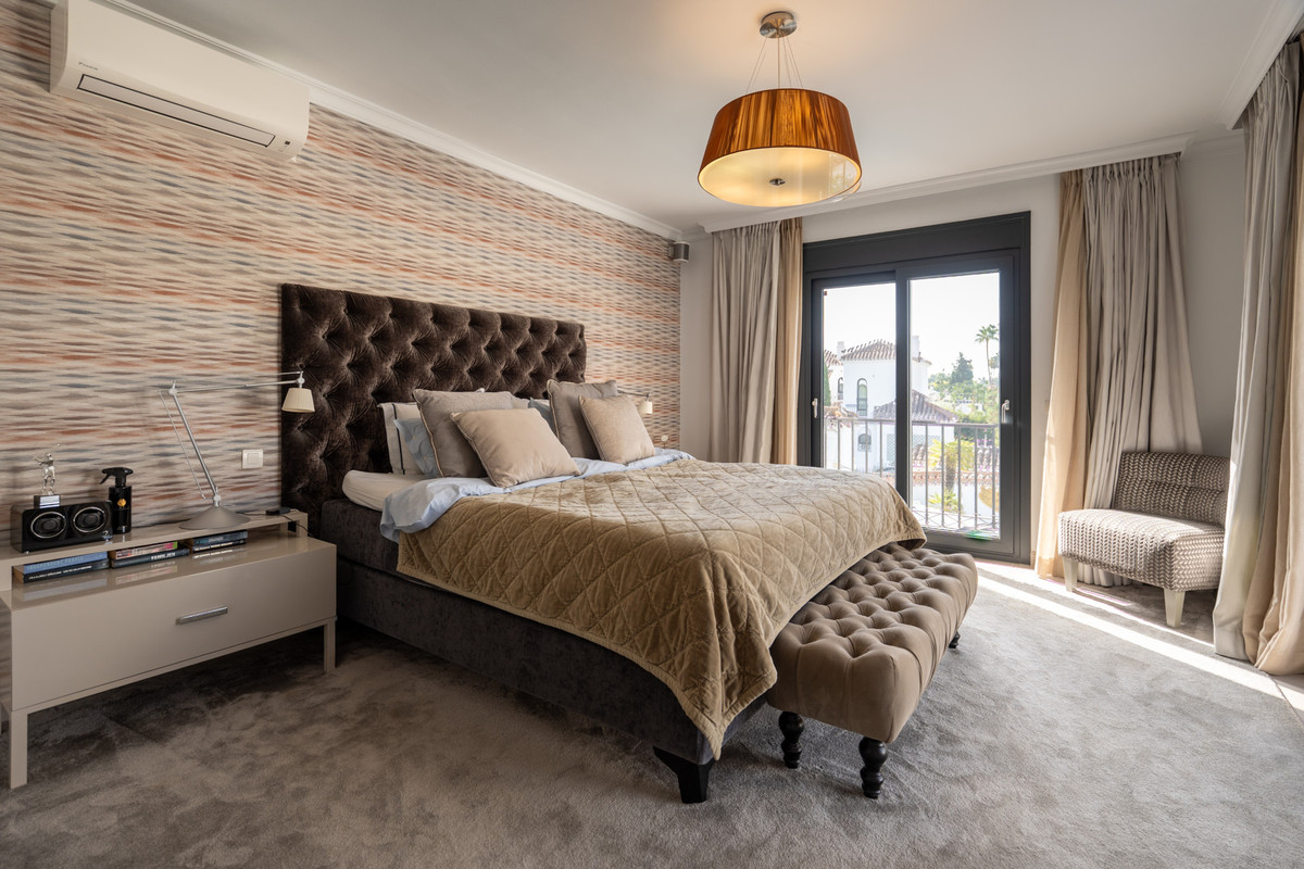 Se vende Villa - Chalet de 5 dormitorios en Costa Del Sol, Málaga, España