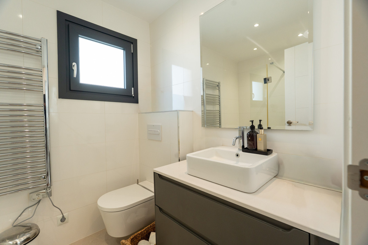 Se vende Villa - Chalet de 5 dormitorios en Costa Del Sol, Málaga, España