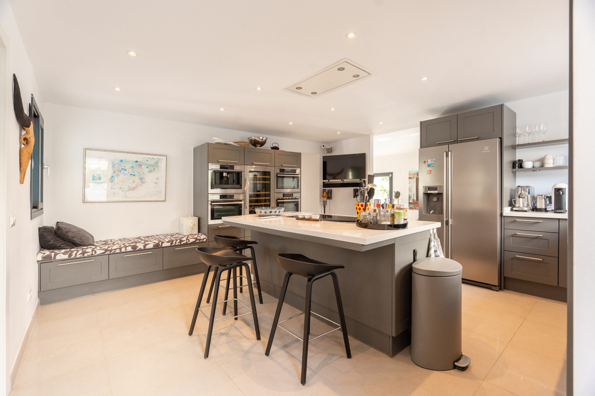 Se vende Villa - Chalet de 5 dormitorios en Costa Del Sol, Málaga, España