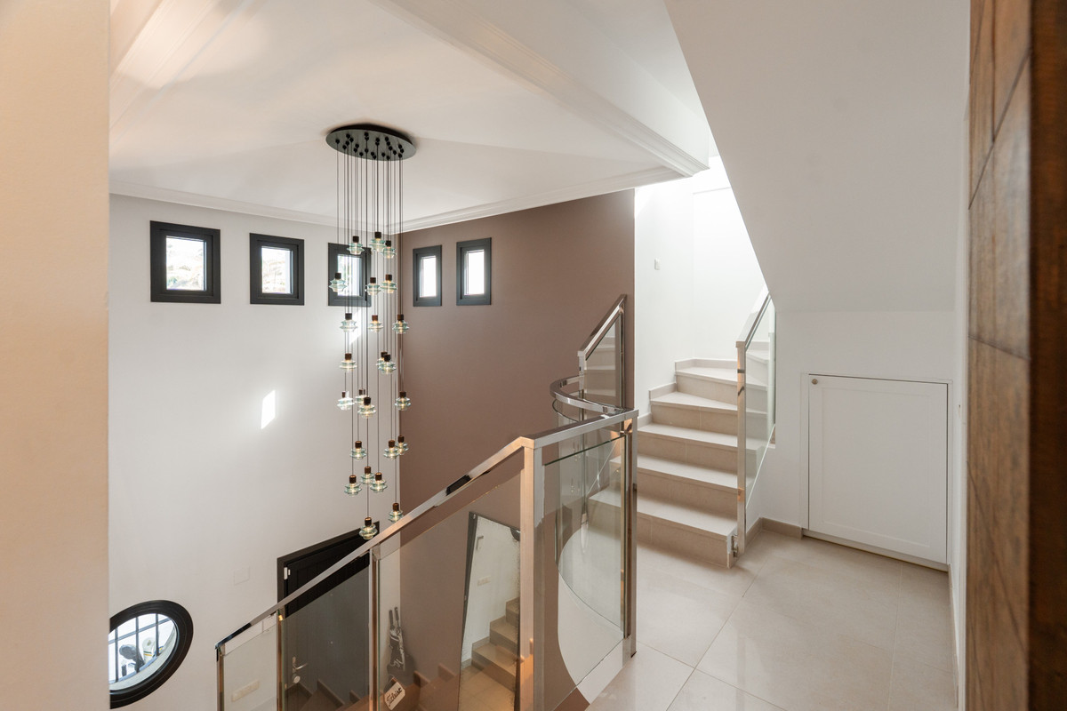Se vende Villa - Chalet de 5 dormitorios en Costa Del Sol, Málaga, España