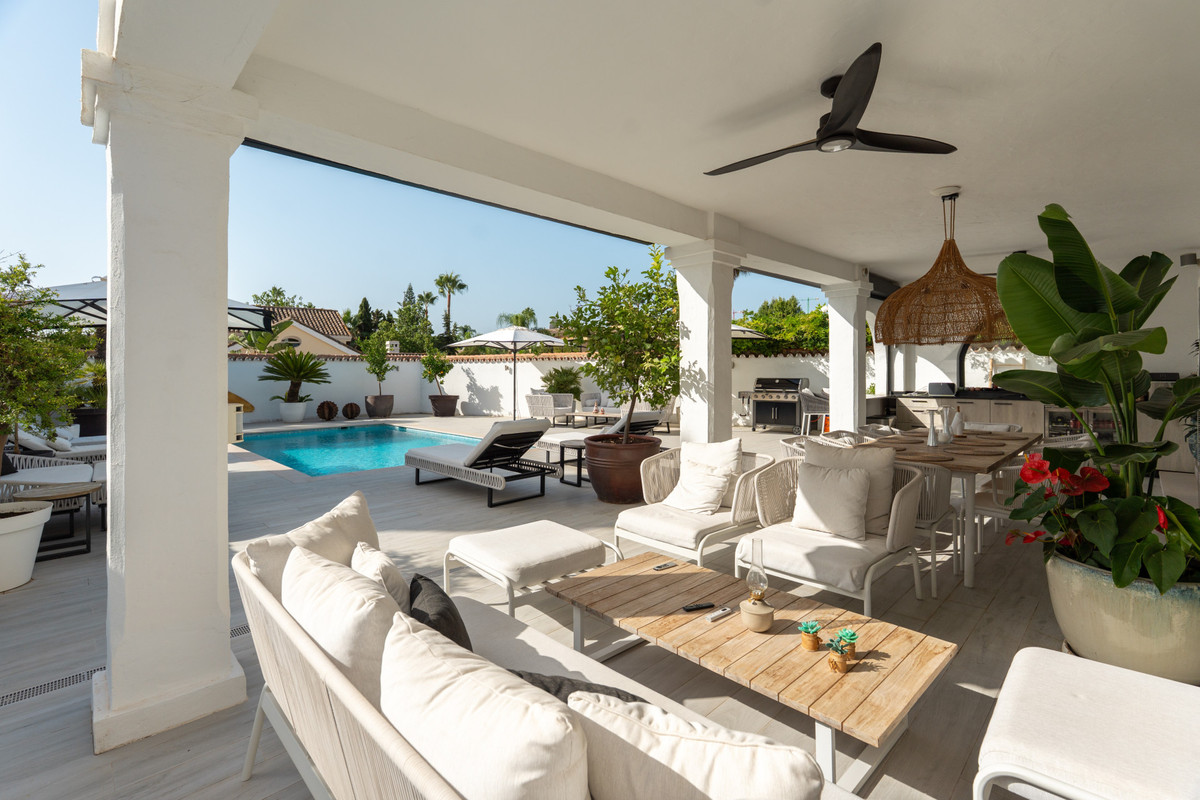 Se vende Villa - Chalet de 5 dormitorios en Costa Del Sol, Málaga, España